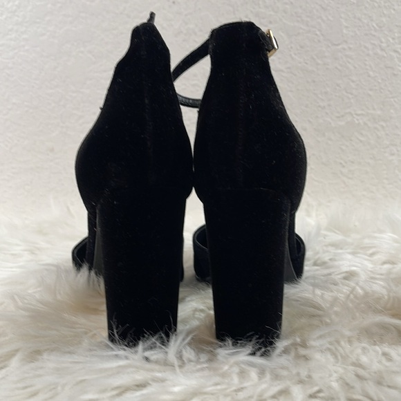 LULUS Laura Black & Gold Velvet Ankle Strap Chunky Heels Size 5 NEW - Picture 5 of 15